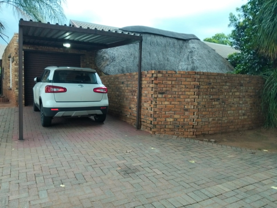 3 Bedroom Property for Sale in Safari Gardens North West